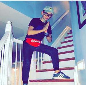 Meet your Posher, Levi